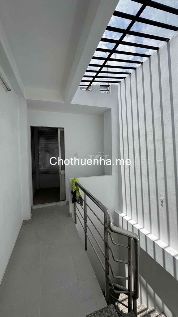 Cho thuê nhà 1 trệt 2 lầu đúc đừơng Lương Hưữ Khánh hẻm số 49 đối diện Bún Đầu A Vừng