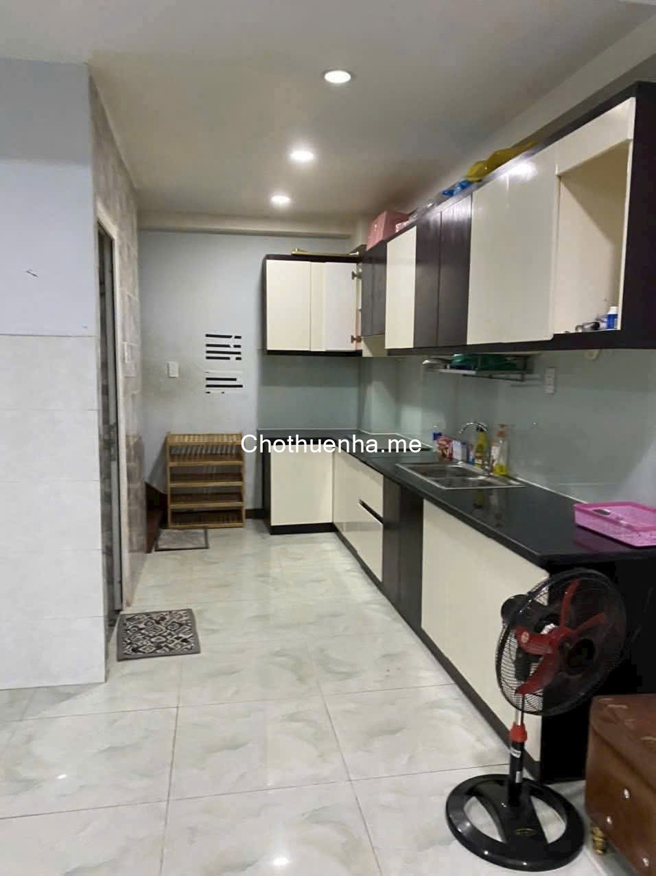 Cho thuê Nhà nguyen căn Trần Xuân Soạn, hẻm lớn, ôtô vào tận nơi, có chỗ để ôtô