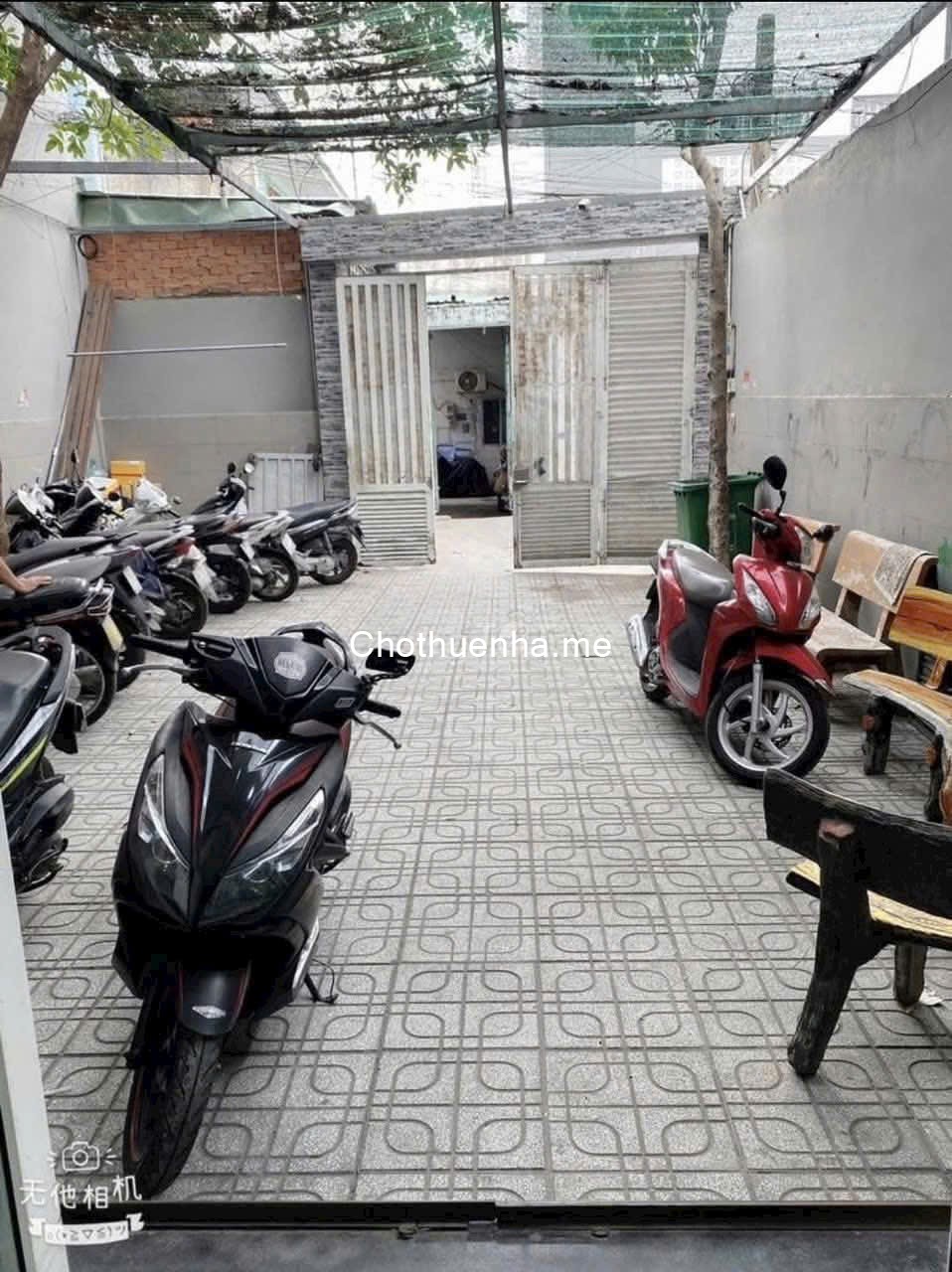 Cho thuê Nhà nguyen căn Trần Xuân Soạn, hẻm lớn, ôtô vào tận nơi, có chỗ để ôtô