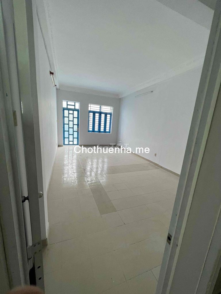 Cho Thuê nhà mặt tiền chợ gần Bitis và trường học ở quận 6