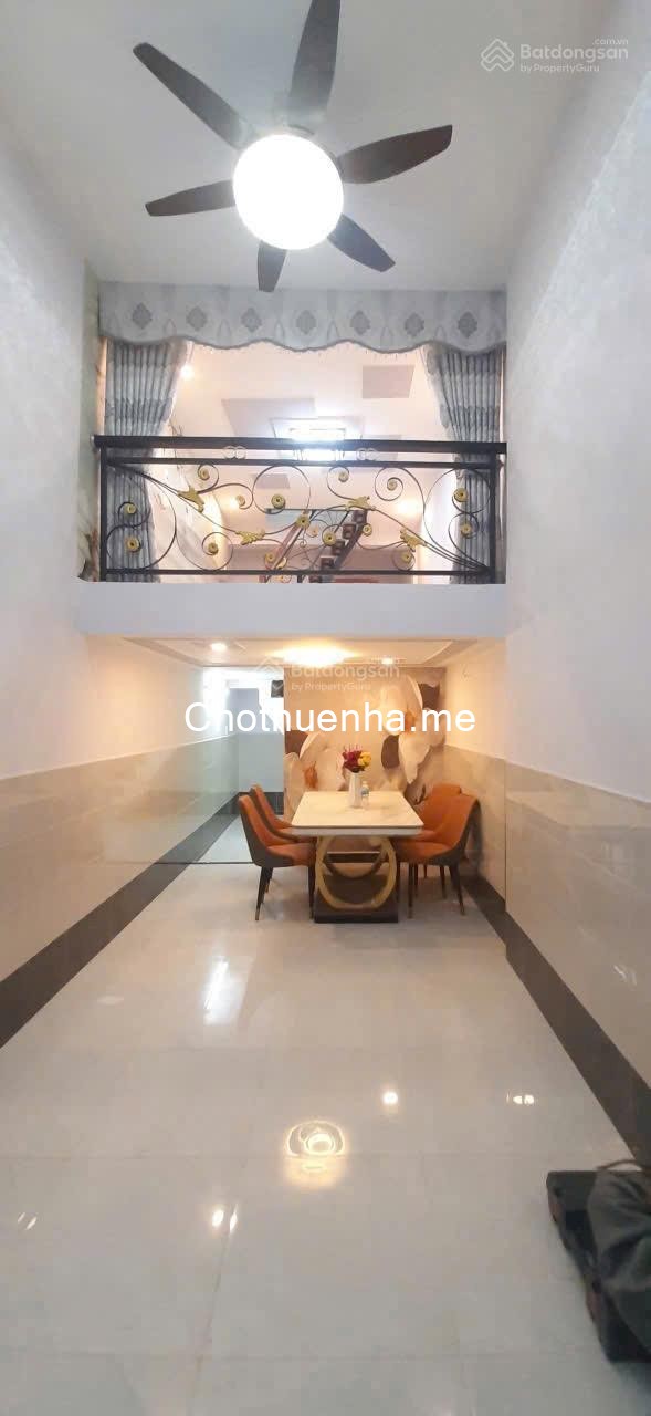 Nhà riêng tại Đường Cao Đạt, p. 1, Q. 5, 2 tầng với 2PN, 2WC, full nội thất.