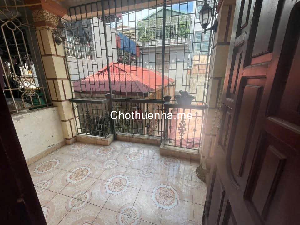 Cho thuê nhà nguyên căn ngõ 100 Pháo Đài Láng 25m2x5 tầng.3 ngủ khép kín, 12 triệu
