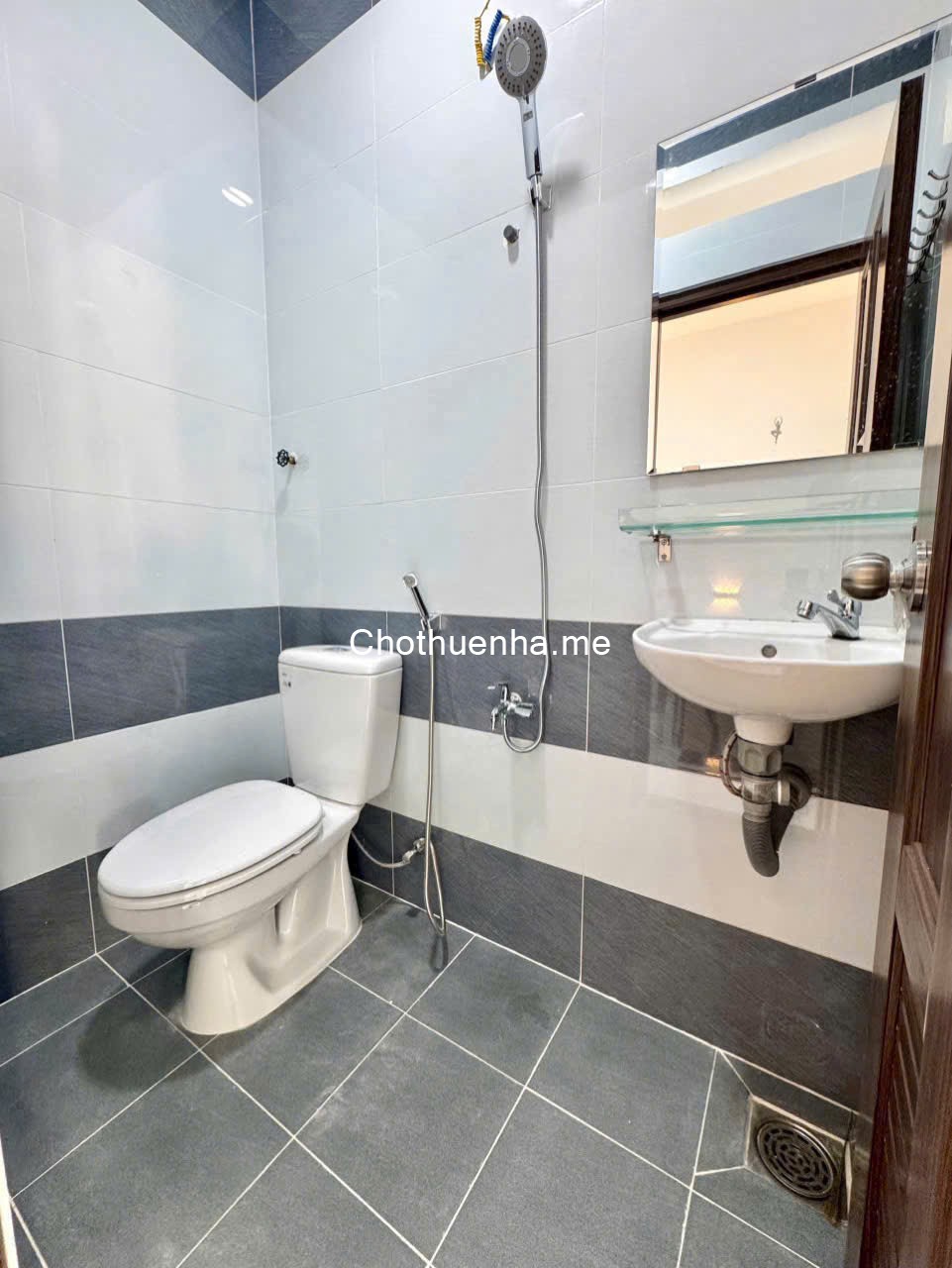 Cho thuê nhà HxH 4x22 1 trệt 2 lầ 5Pn 3 wc, 15 triệu