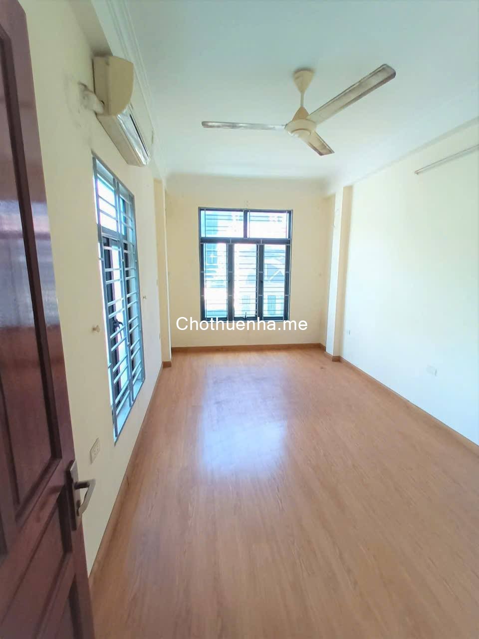 Cho thuê nhà mặt phố Giáp Bát - Kim Đồng, 35m² x 5 tầng, thiết kế 3 phòng ngủ 13,5 triệu