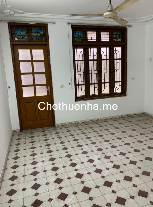 Chính chủ cho thuê nhà mặt phố Cầu Giấy – vị trí đắc địa, kinh doanh sầm uất