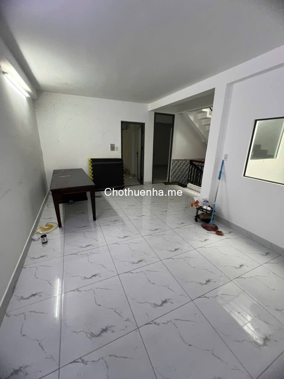 Nhà nguyên căn Trệt + 3 tầng lầu tại hẽm 106 Lạc Long Quân