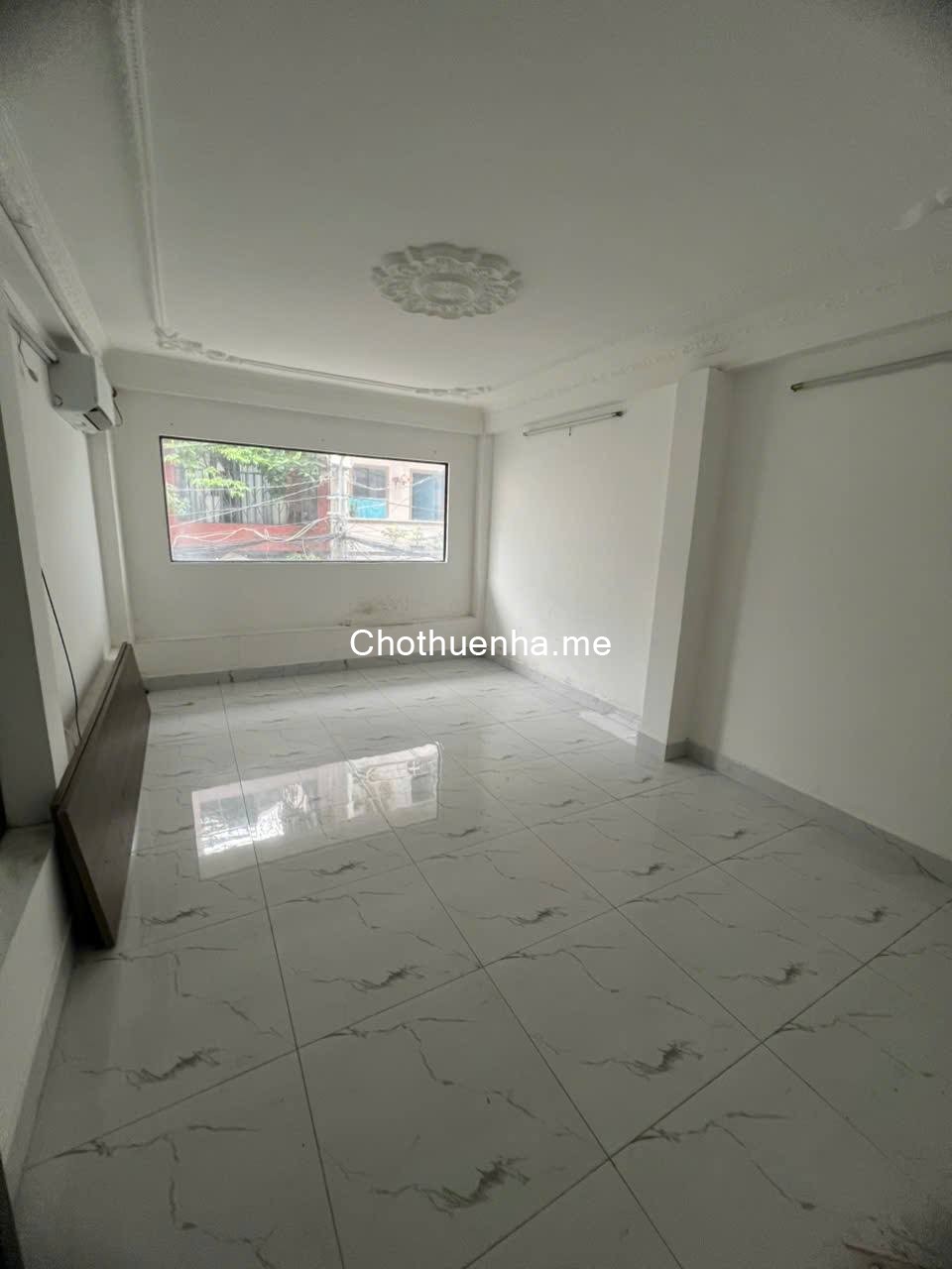 Nhà nguyên căn Trệt + 3 tầng lầu tại hẽm 106 Lạc Long Quân