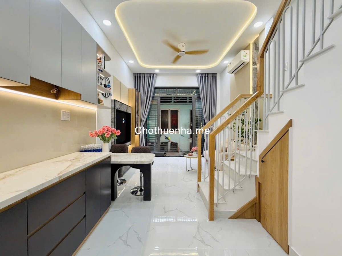 Nhà 1 trệt, 2 lầu – gồm 2 phòng ngủ, 3 WC, full nội thất