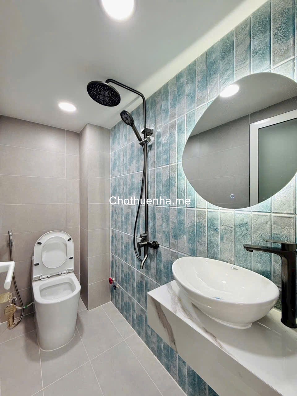 Nhà 1 trệt, 2 lầu – gồm 2 phòng ngủ, 3 WC, full nội thất