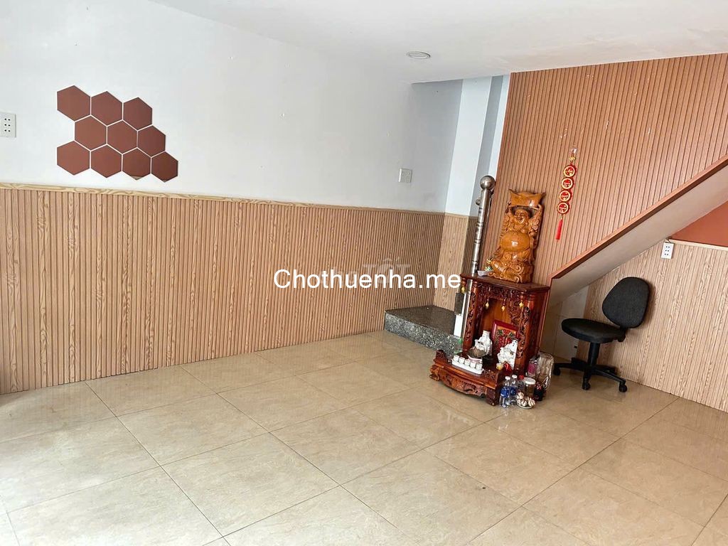 Nhà cho thuê quận 4 Bến Vân Đồn giáp sát Q1. Nhà 1 trệt 1 lầu, trệt ngang 4m*5m