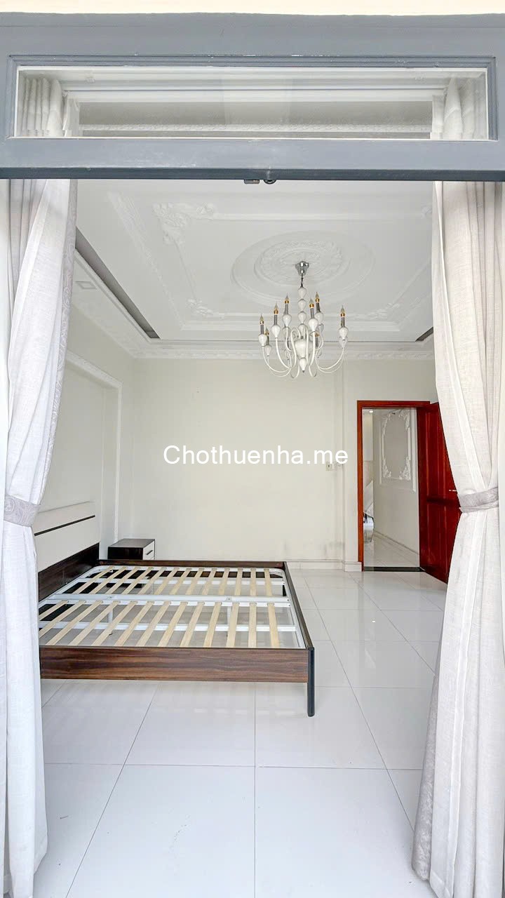 Cho thuê biệt thự, xe hơi đỗ cửa, khu Lacasa, Quận 7.