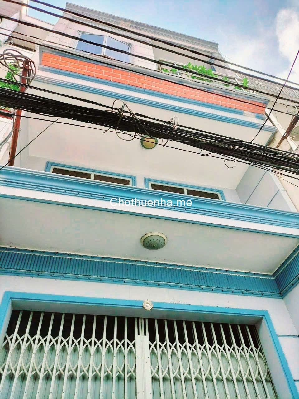 Cho thuê nhà Đường 3 tháng 2, P2, Q 11 – 3 tầng 3pn3wc – 4m x 14m – Hẻm xe hơi