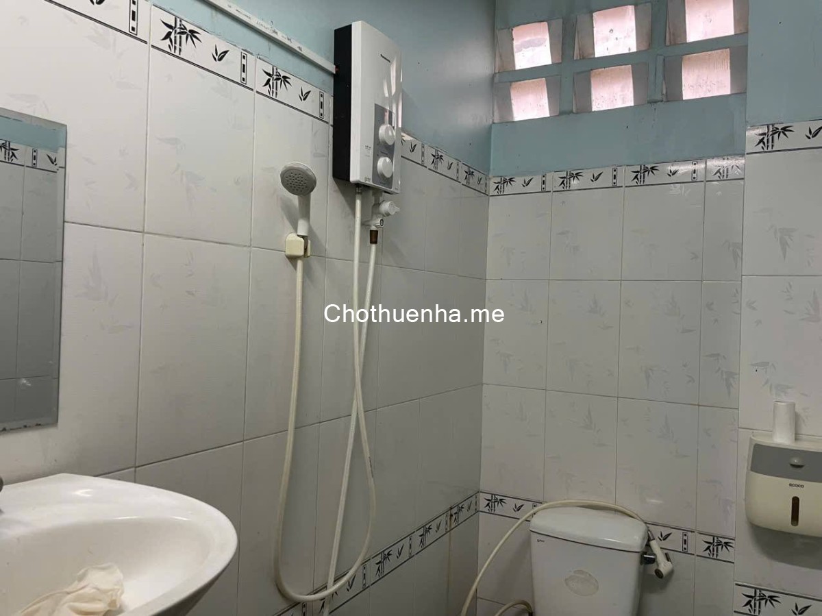 Cho Thuê Nhà Nguyên Căn 6 Phòng Ngủ Đường Lạc Long Quân, Phường 3, Quận 11