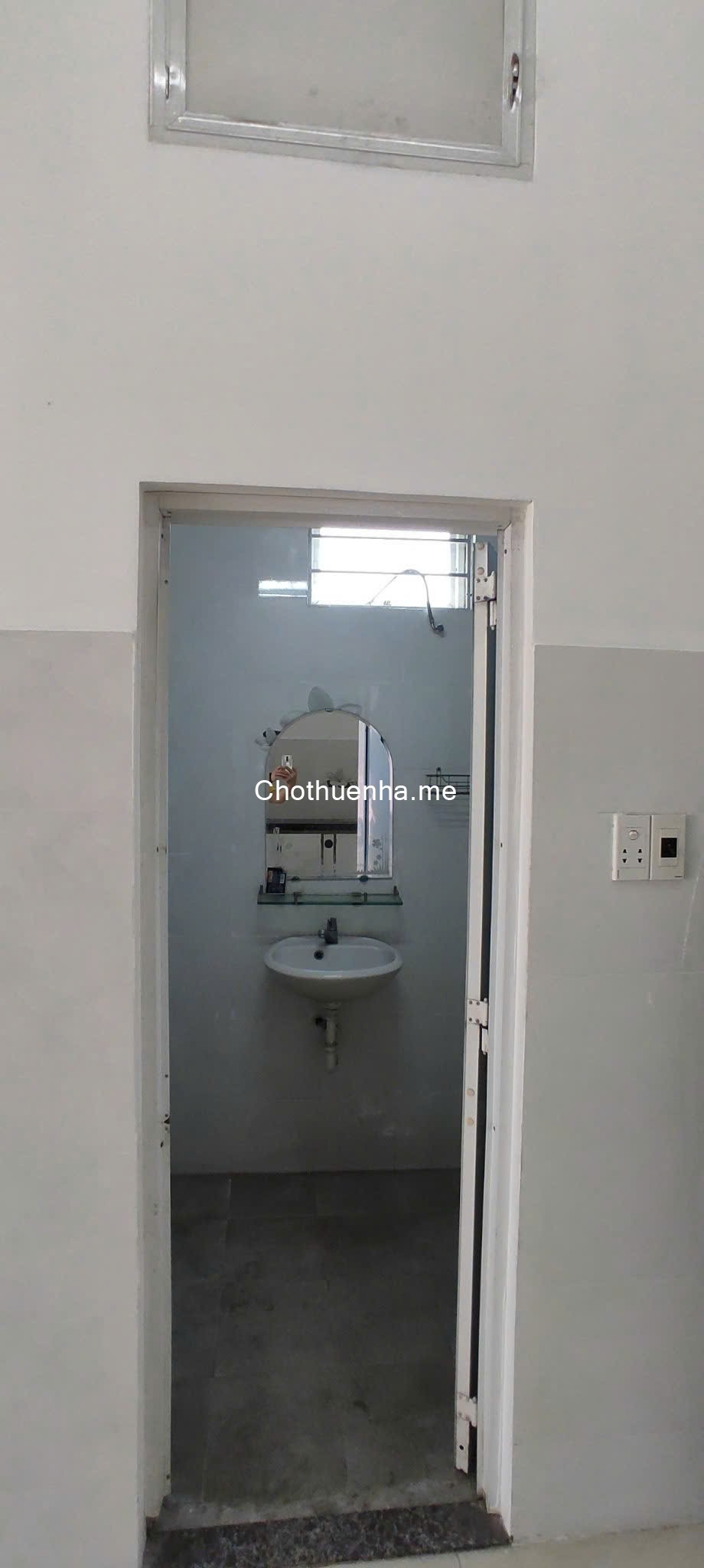 Cho thuê giá siêu rẻ 8 triệu nhà riêng 2,5 tầng, đường Hoàng Diệu, TP Đà Nẵng