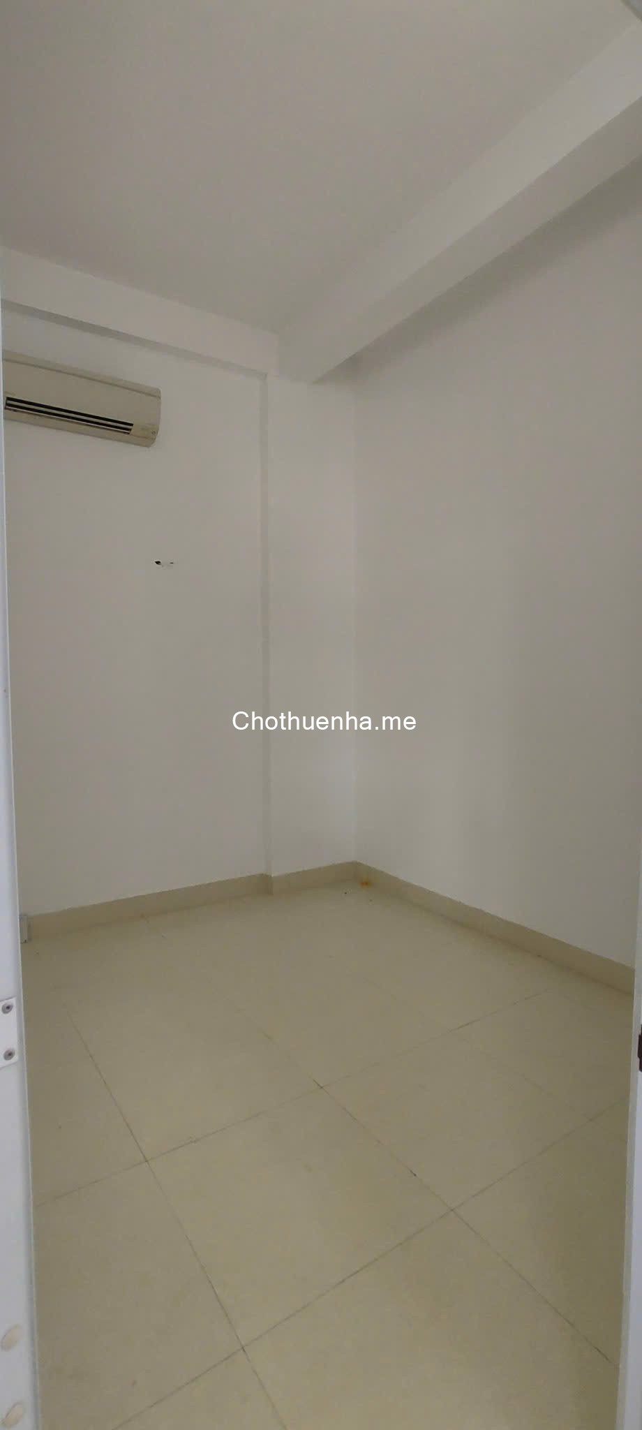 Cho thuê giá siêu rẻ 8 triệu nhà riêng 2,5 tầng, đường Hoàng Diệu, TP Đà Nẵng