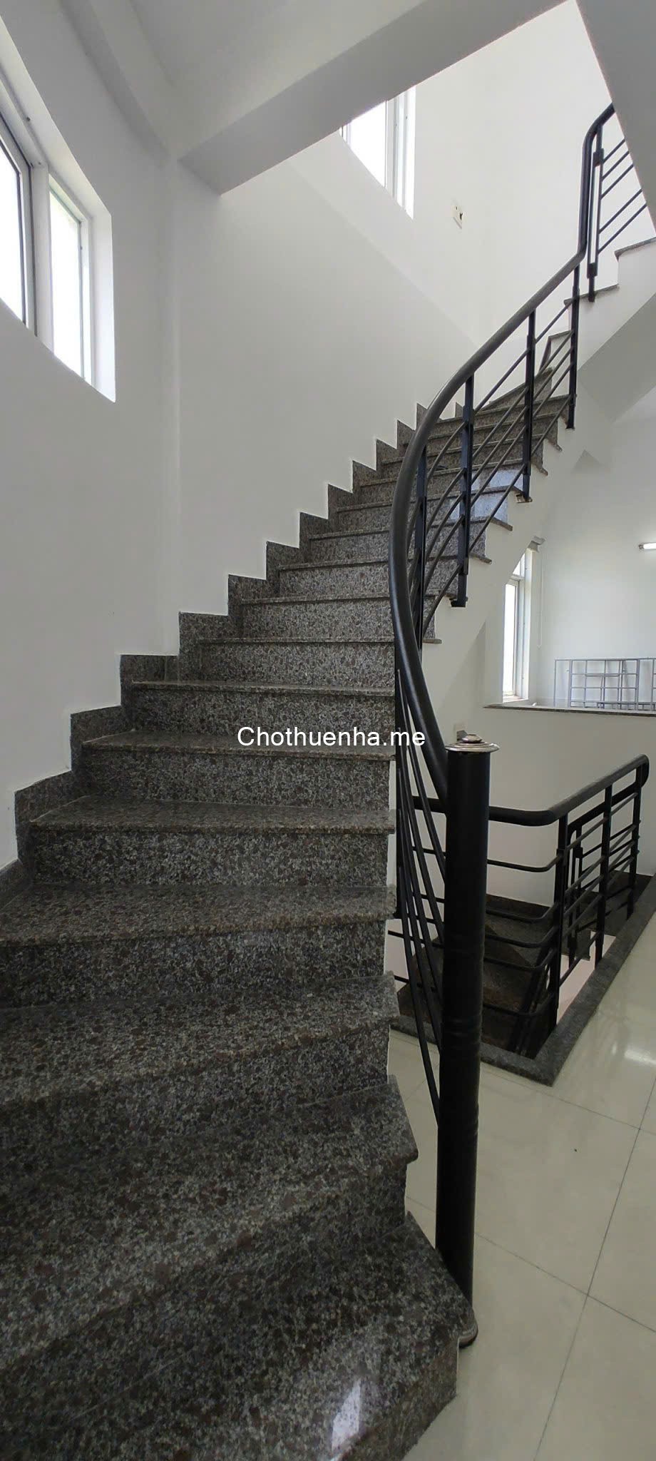 Cho thuê giá siêu rẻ 8 triệu nhà riêng 2,5 tầng, đường Hoàng Diệu, TP Đà Nẵng