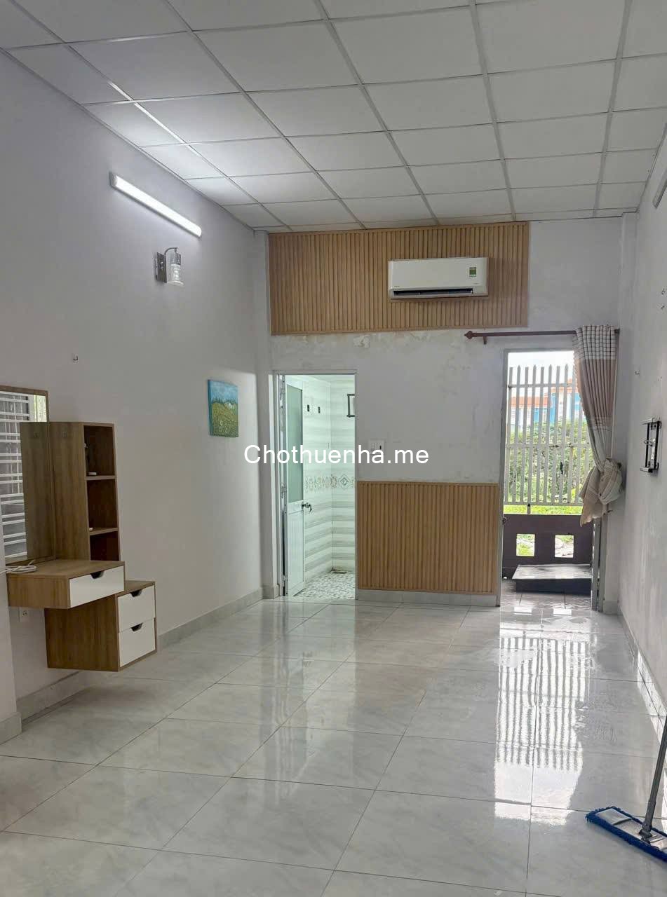 Cho thuê nhà nguyên căn hẻm xe tải thông 118 đường Phan Huy Ích