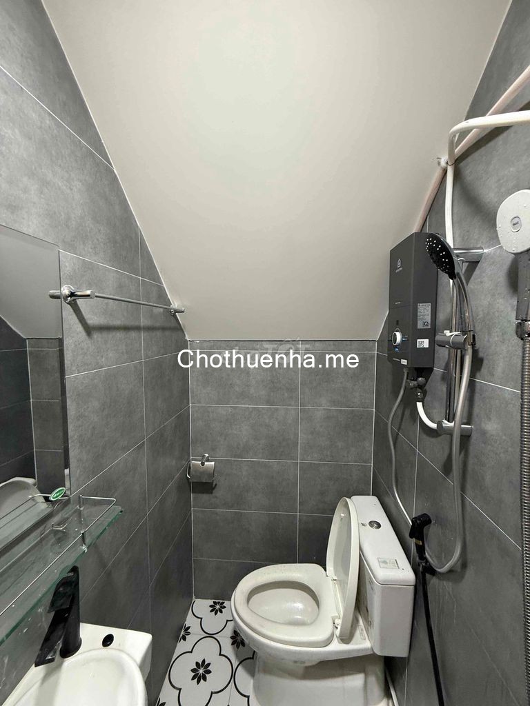 Cho thuê nhà hẻm lớn đường 148 Bùi Viện, 1 trệt, 2 lầu, 21.5 triệu