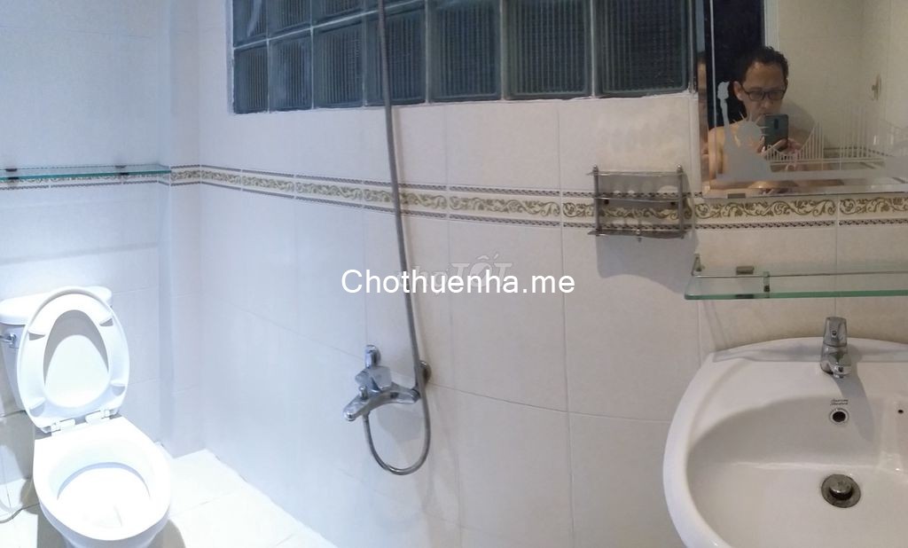 Nhà nguyên căn hẽm 3 gác, 1 trệt 2 lầu đúc, đối diện Coopmart Nhiêu Lộc