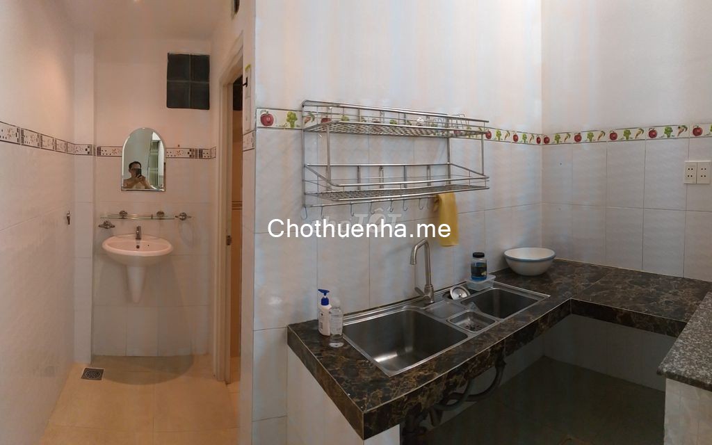 Nhà nguyên căn hẽm 3 gác, 1 trệt 2 lầu đúc, đối diện Coopmart Nhiêu Lộc