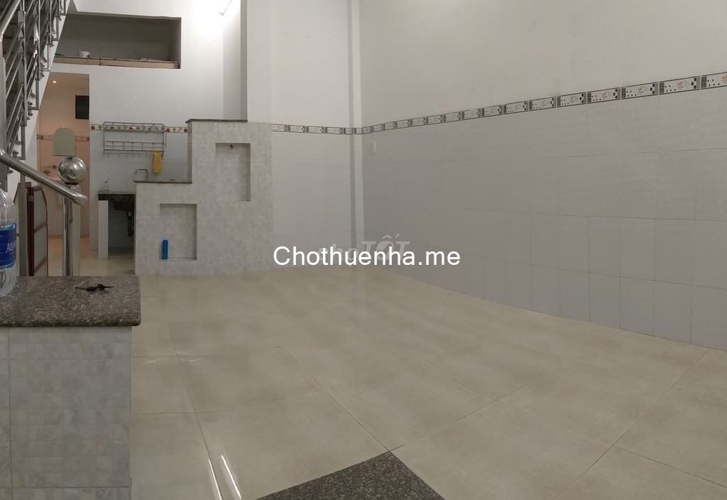 Nhà nguyên căn hẽm 3 gác, 1 trệt 2 lầu đúc, đối diện Coopmart Nhiêu Lộc