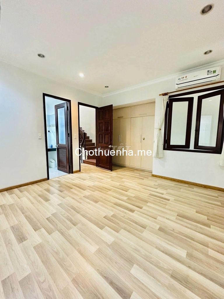 Nhà trung tâm quận 3, 1 trệt 3 lầu, 6 phòng ngủ 6WC, 35 triệu/tháng