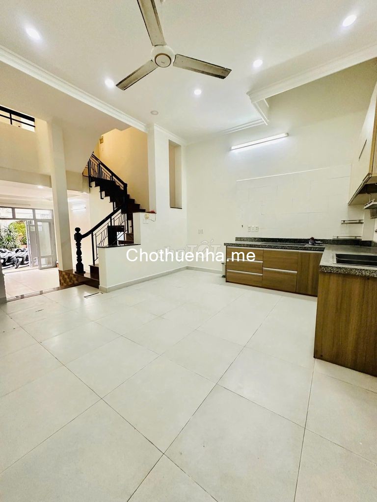 Nhà trung tâm quận 3, 1 trệt 3 lầu, 6 phòng ngủ 6WC, 35 triệu/tháng