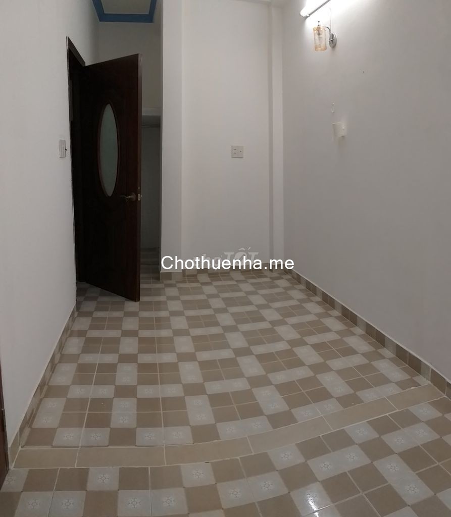 Nhà nguyên căn hẽm 3 gác, 1 trệt 2 lầu đúc, đối diện Coopmart Nhiêu Lộc