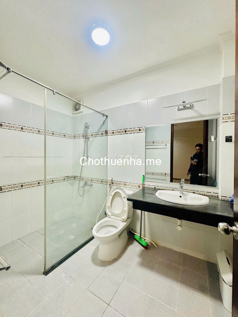 Nhà trung tâm quận 3, 1 trệt 3 lầu, 6 phòng ngủ 6WC, 35 triệu/tháng