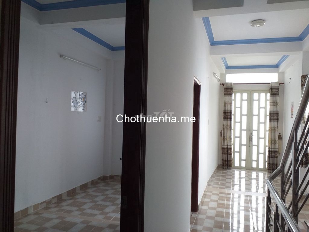 Nhà nguyên căn hẽm 3 gác, 1 trệt 2 lầu đúc, đối diện Coopmart Nhiêu Lộc