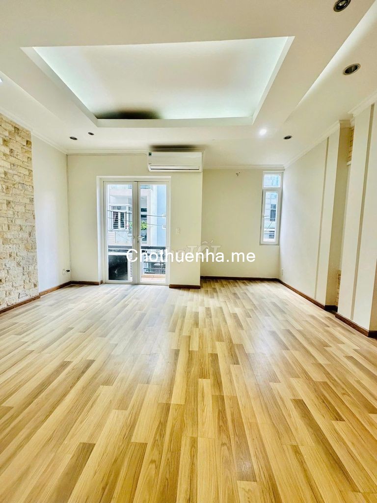 Nhà trung tâm quận 3, 1 trệt 3 lầu, 6 phòng ngủ 6WC, 35 triệu/tháng