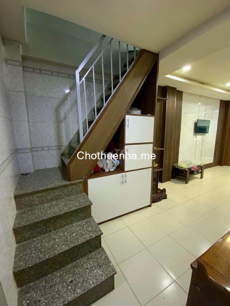 Cần cho thuê nhà giá rẻ ngay trung tâm quận 5 Trần Phú