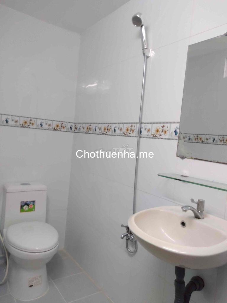 Cho thuê nhà nguyên căn hẻm thông Trân Hưng Đạo Q5, 1 trệt, lửng ( 2 pn, 2 wc )