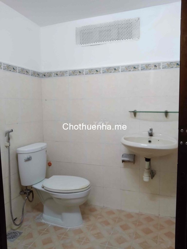 Cho thuê nhà nguyên căn hẻm thông Trân Hưng Đạo Q5, 1 trệt, lửng ( 2 pn, 2 wc )