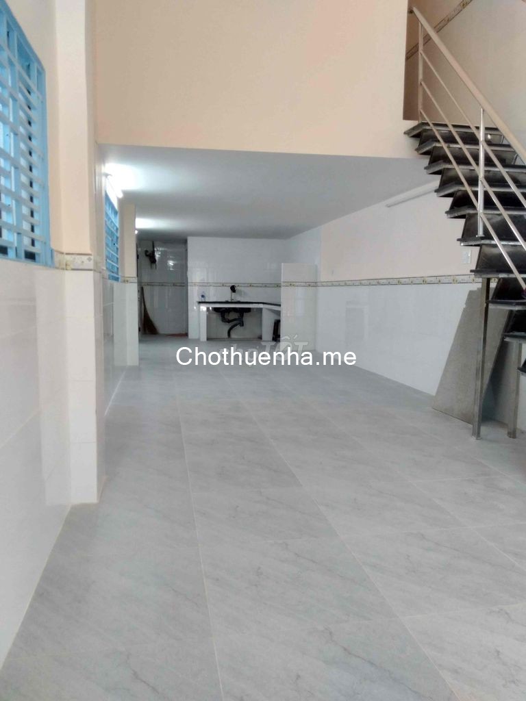 Cho thuê nhà nguyên căn hẻm thông Trân Hưng Đạo Q5, 1 trệt, lửng ( 2 pn, 2 wc )