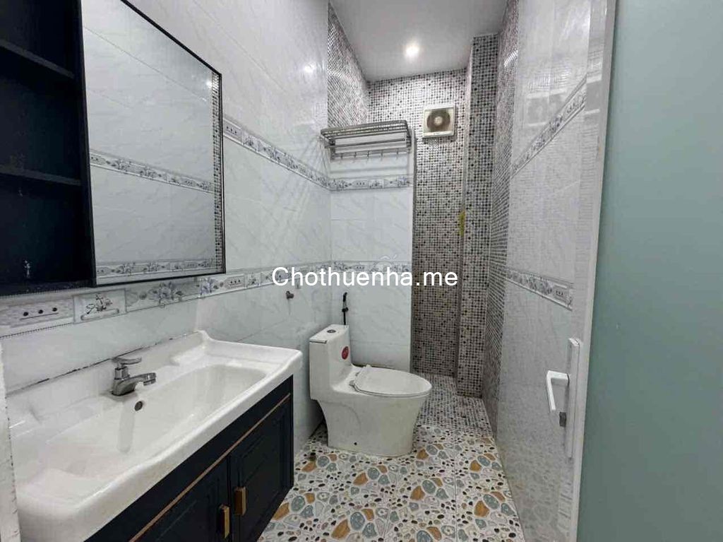 Nhà có 2 MT hẽm 3,5m, cách MT Lê Trực và Chu Văn An 10m