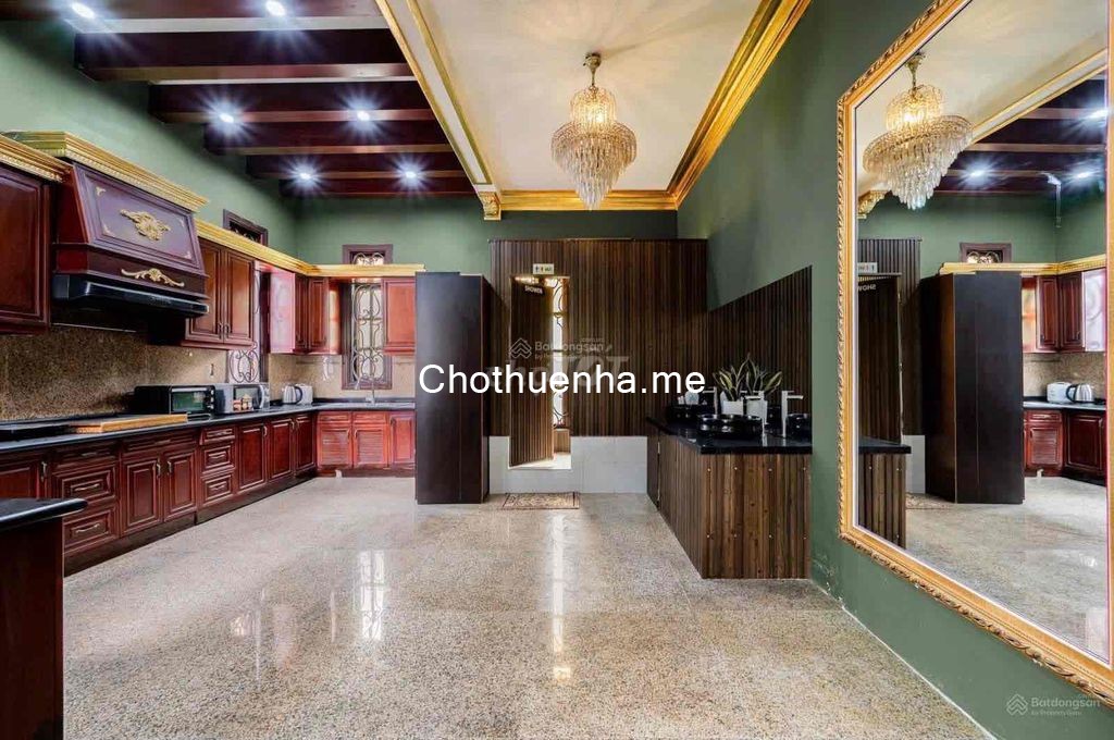 Biệt thự có hồ bơi sân vườn cho thuê tại Thảo Điện Q2, Trệt, 2 lầu – gồm 7 phòng ngủ, full nội thất