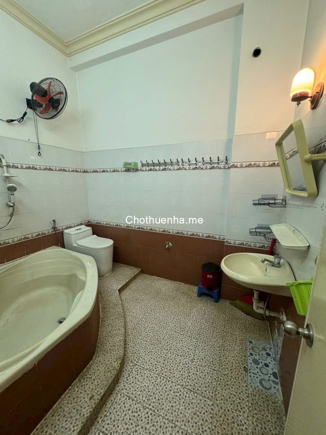 Cho thuê nhà nguyên căn Lê Thị Bạch Cát, Quận 11 (nhà trống giao ngay)