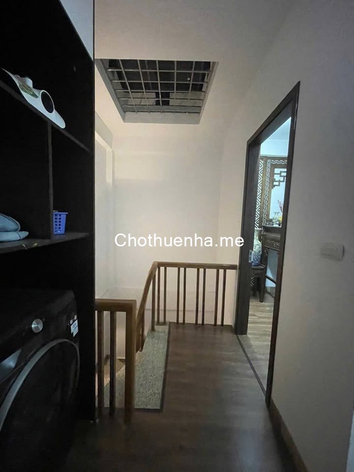 Cho thuê nhà ngõ 268 Ngọc Hồi, 5 tầng x 30m2, 3PN, 4 WC, Full đồ vào ngay