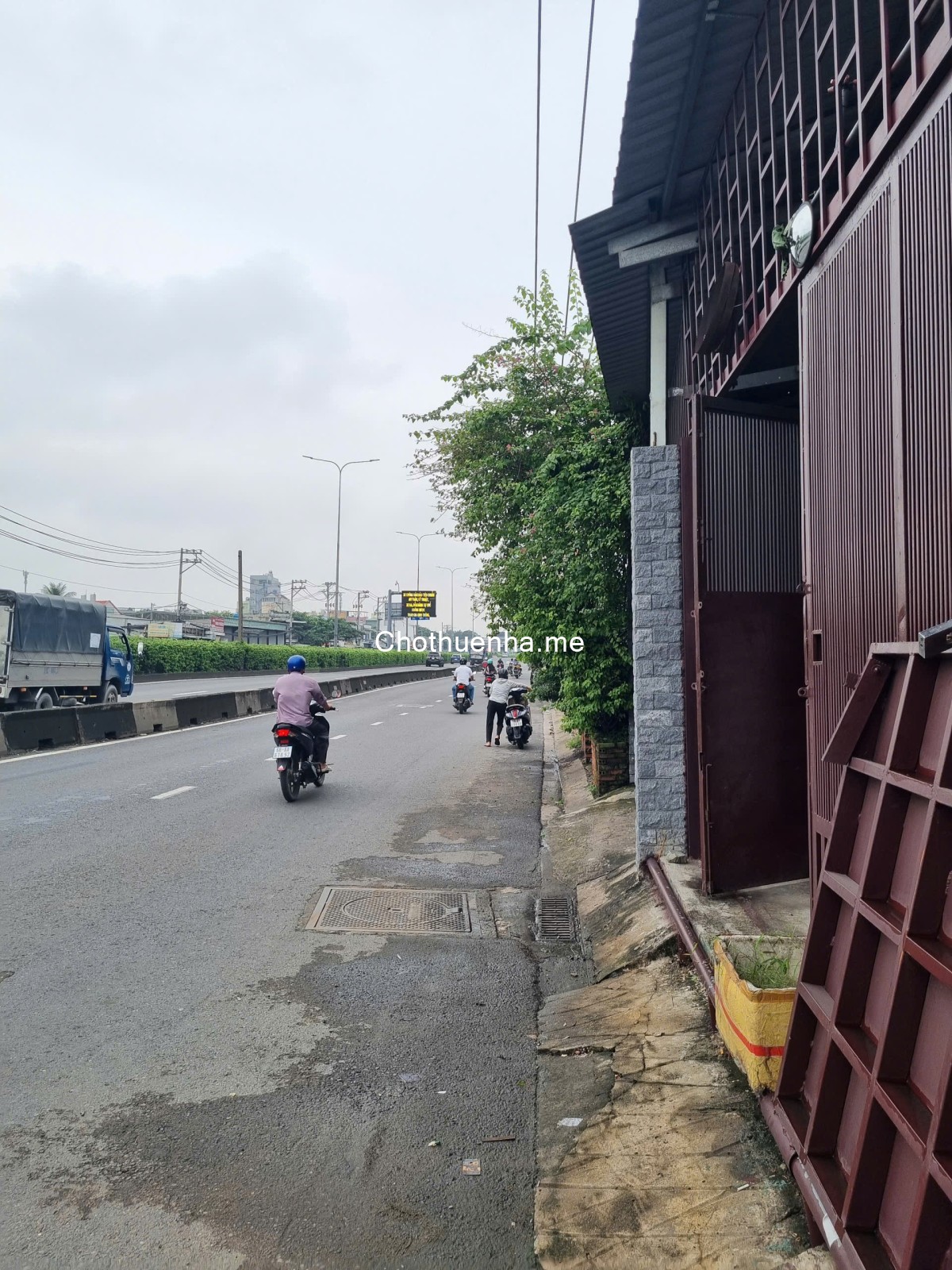 Cho thuê nhà nguyên căn (4,5m x 20m), mặt tiền Quốc lộ 1A, Q.12 gần Cầu vượt Ngã Tư Ga