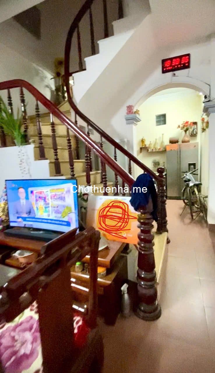 Cho thuê nhà ngõ 3 Lĩnh Nam, 44m² x 4 tầng, 4PN, 3 WC, 12 Triệu
