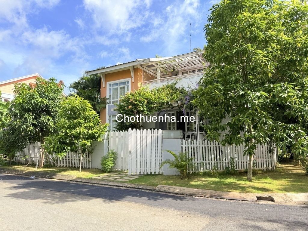 Cho thuê villa góc 2 mặt tiền – khu compound đường Nguyễn Văn Hưởng, Phường Thảo Điền, Quận 2