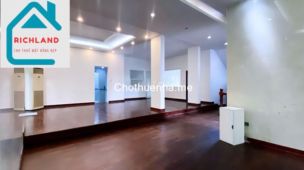 Cho thuê biệt thự mặt tiền đường Trần Văn Sắc, Phường Thảo Điền, Quận 2