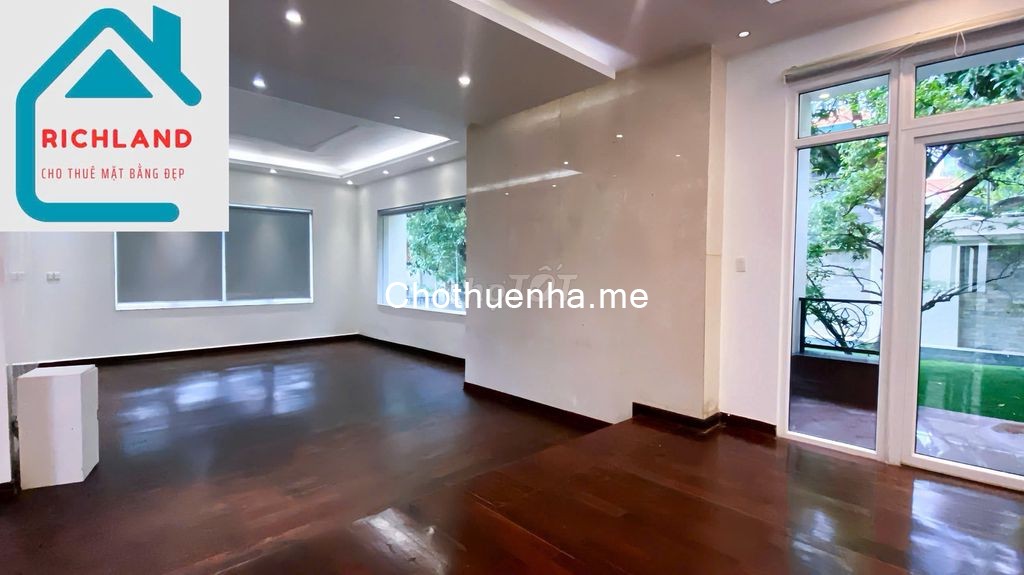 Cho thuê biệt thự mặt tiền đường Trần Văn Sắc, Phường Thảo Điền, Quận 2