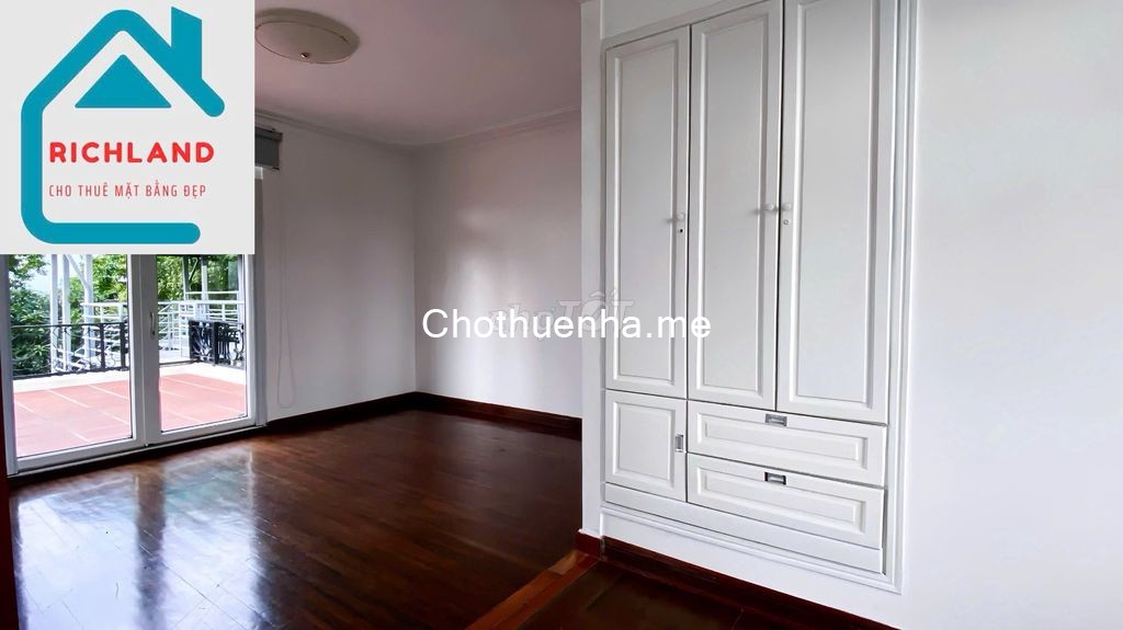 Cho thuê biệt thự mặt tiền đường Trần Văn Sắc, Phường Thảo Điền, Quận 2