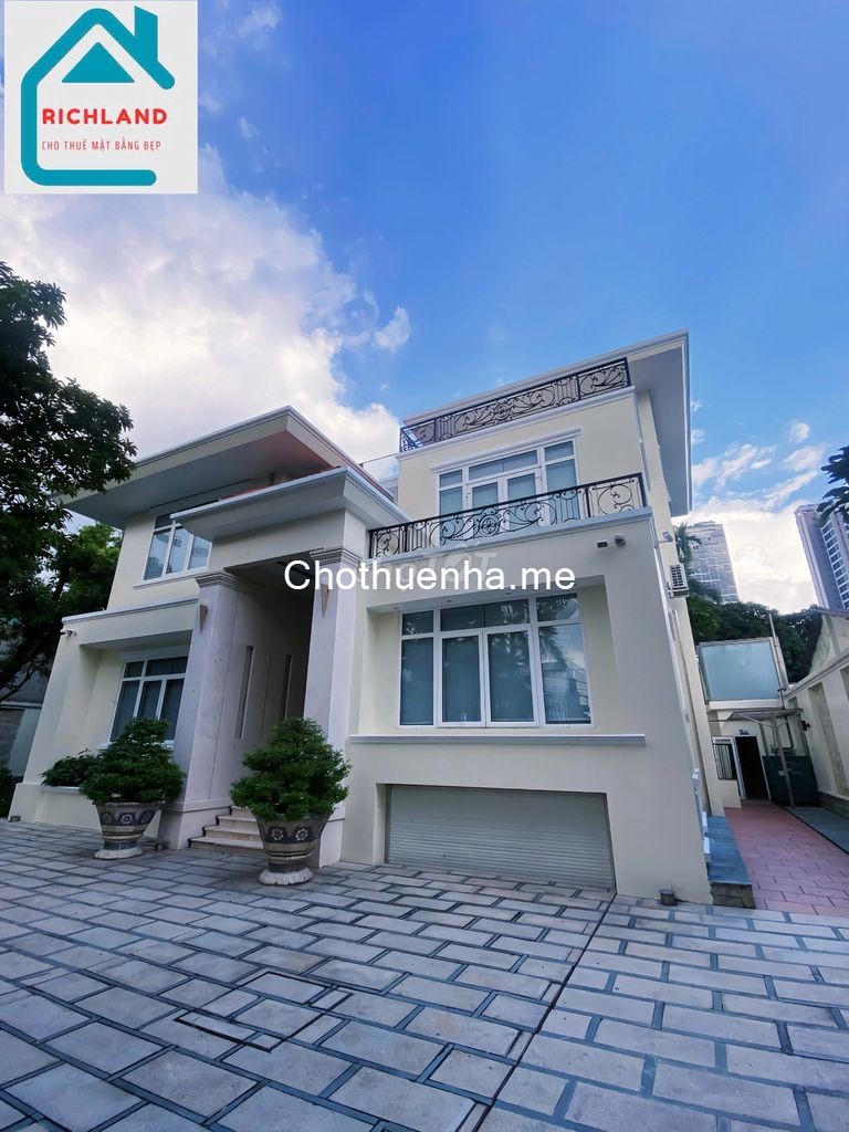 Cho thuê biệt thự mặt tiền đường Trần Văn Sắc, Phường Thảo Điền, Quận 2