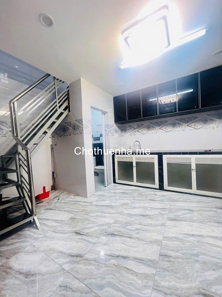 Cho thuê nhà nguyên căn trệt, lầu suốt đường Trần Đình Xu, P. Cô Giang, Q.1.