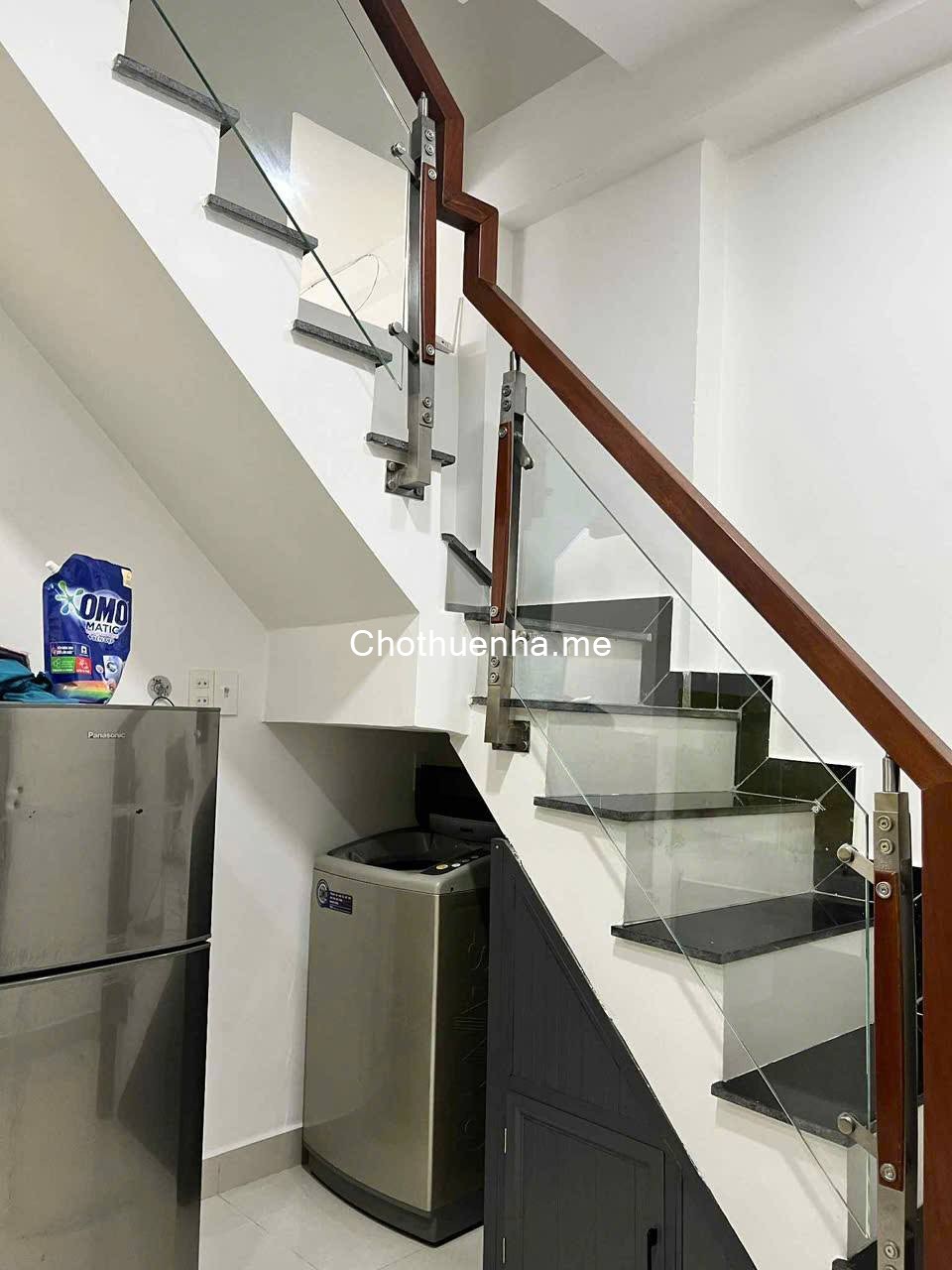 Cho thuê nhà nguyên căn đường Nguyễn Thần Hiến, Q.4.