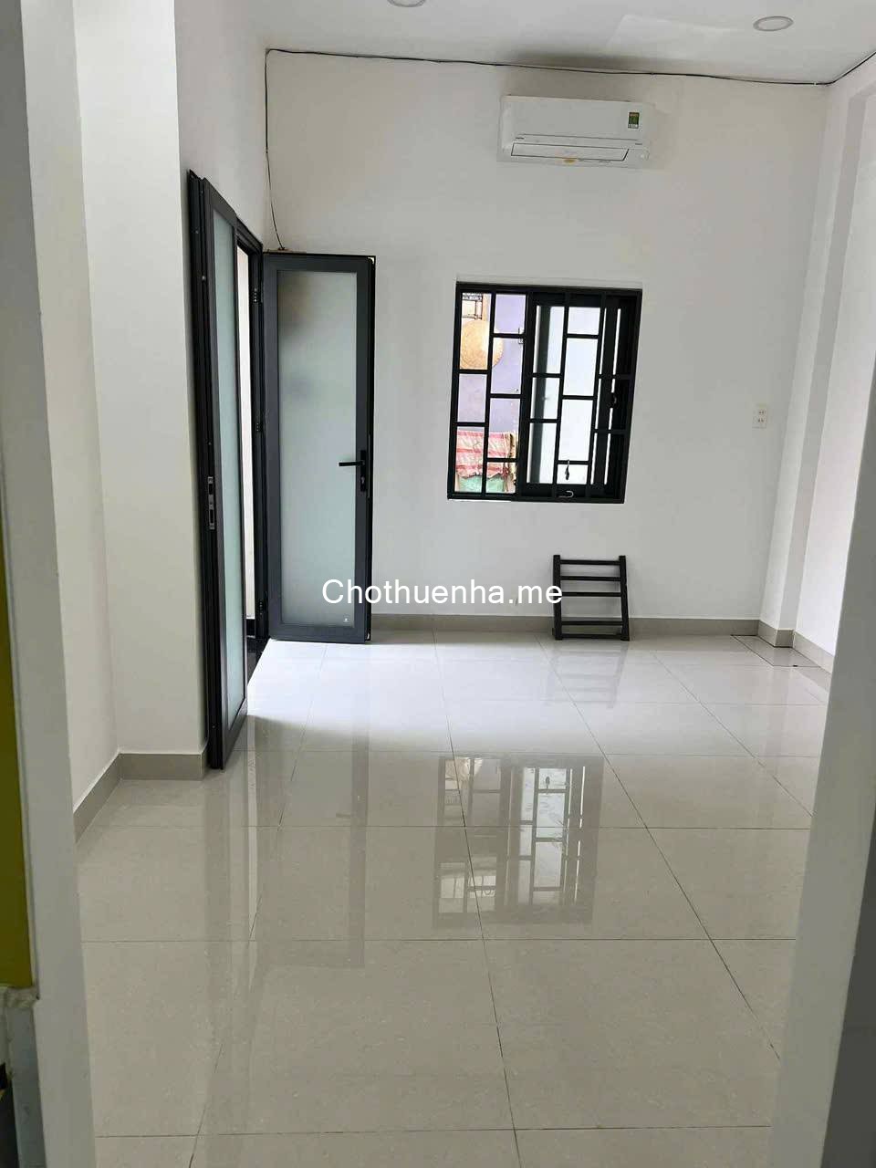 Cho thuê nhà nguyên căn đường Nguyễn Thần Hiến, Q.4.