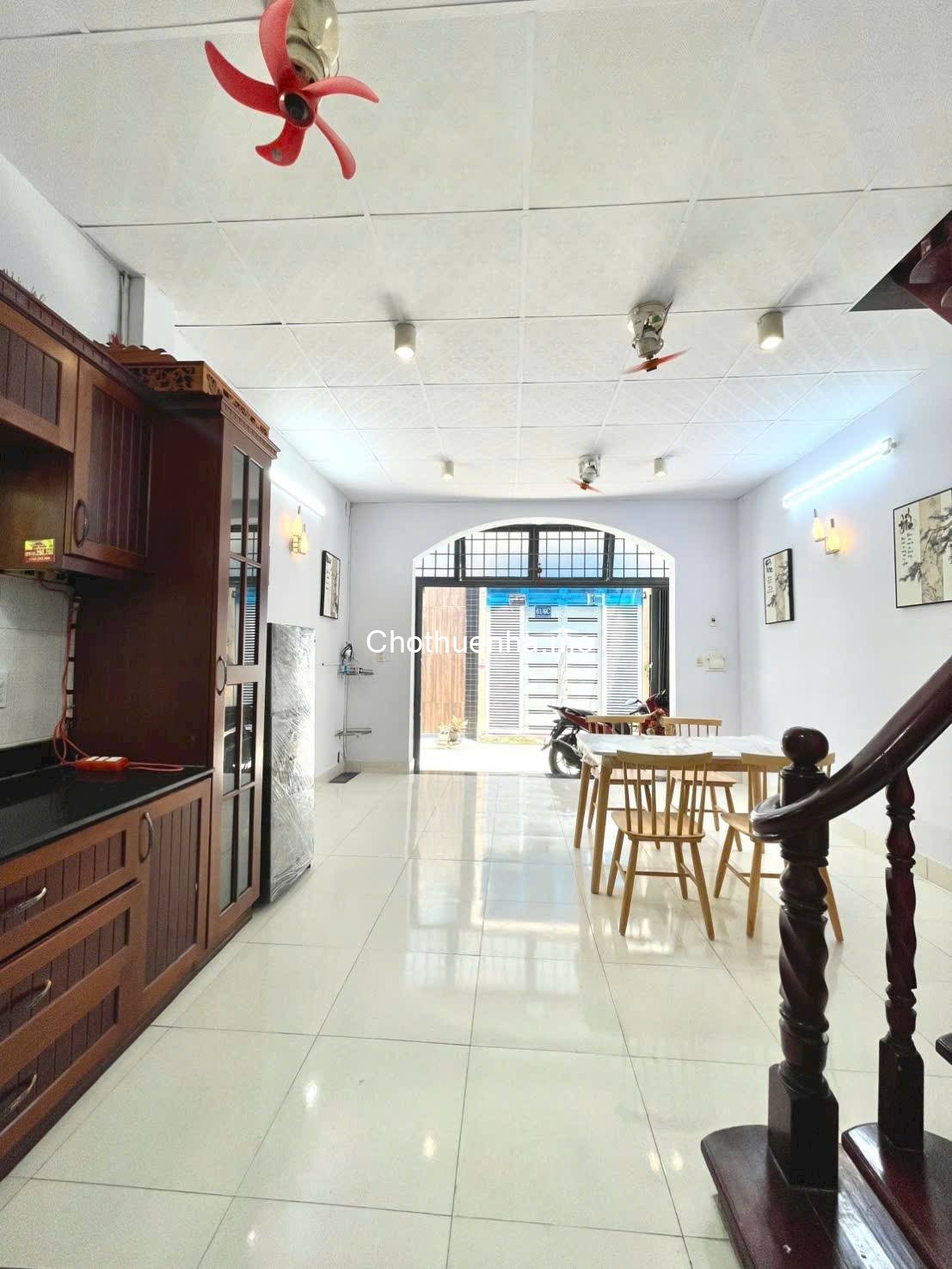 Cho thuê nhà ngay CV Lê Thị Riêng, KCX Bắc Hải, Q.10 – Giá chỉ 15 triệu/tháng.